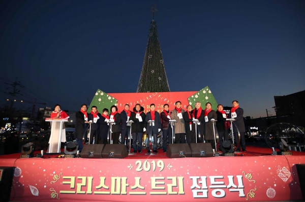 인천시 동구, 동인천역북광장에서 '크리스마스트리 점등식'