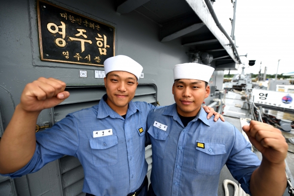 2함대 수병, 부대 인근 싱크홀에 빠진 민간인 구조