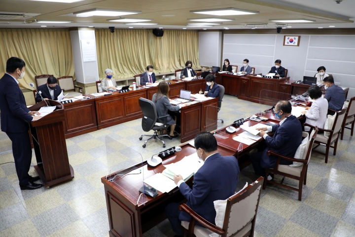 수원시의회 도시환경위원회, 소관부서 주요업무 추진실적 점검 나서.