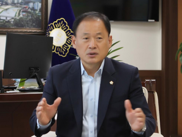 김승호 동두천시의회 의장.