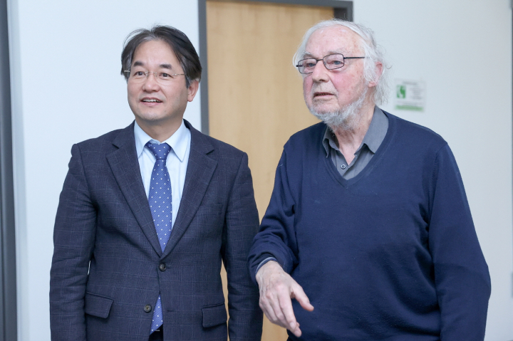 사진 이동환 고양특례시장, 노벨화학상 수상자 로베르트 후버박사(Dr. Robert Huber)Lee Dong-hwan, Mayor of the City, and Dr. Robert Huber, Nobel laureate in Chemistry