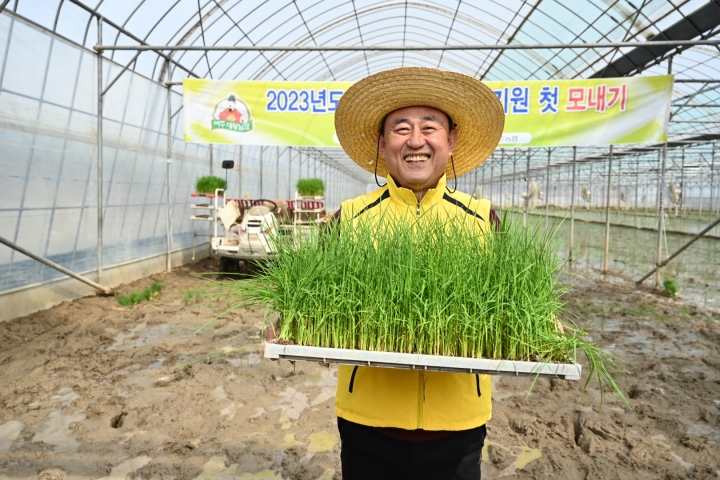 2023년 여주시 ‘대왕님표 여주쌀’ 첫 모내기.