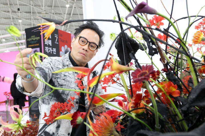미리 보는 ‘2023고양국제꽃박람회’ 세계화예작가 초청전 ‘캘빈리’의 작품.