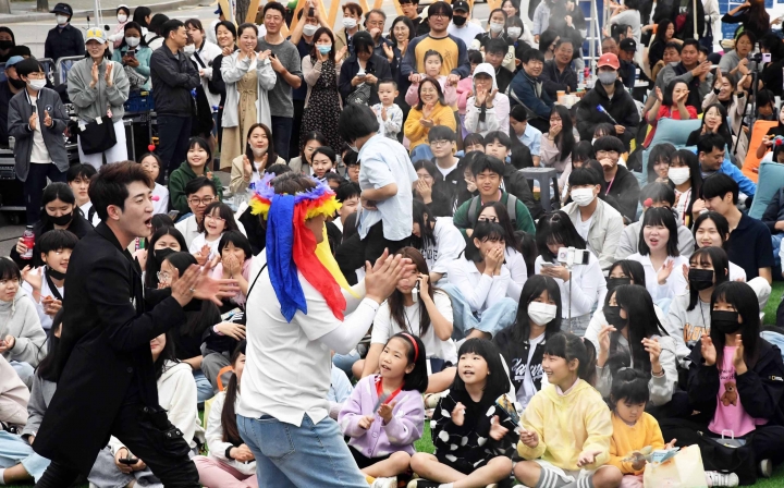 K-시흥시-“너의 끼를 보여줘!”…푸른 꿈 빛나는 청소년·청년 축제로 시흥 곳곳 들썩.