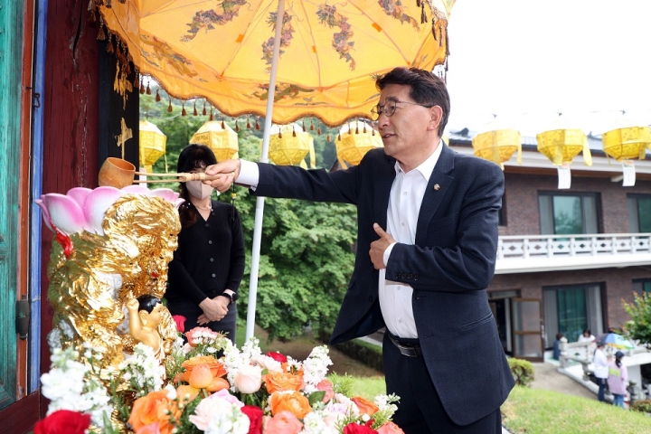 김기정 수원특례시의장, 부처님오신날 봉축행사 참석.