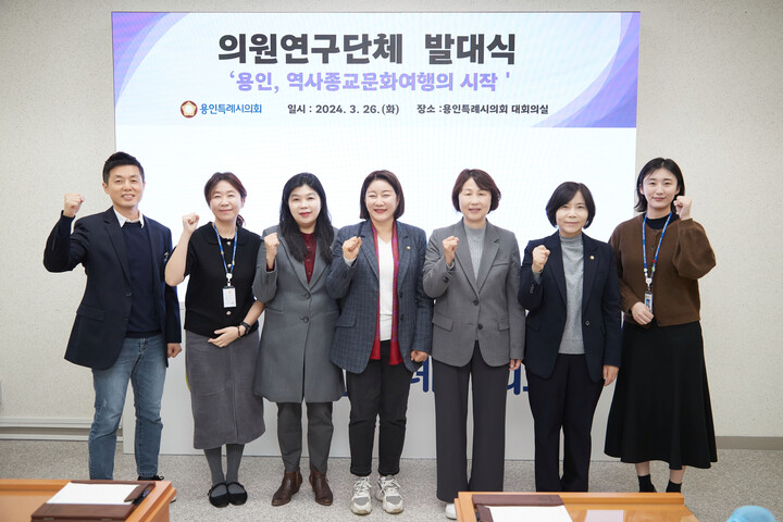 왼쪽 세 번째부터 안지현, 김희영, 유진선, 신현녀 의원.